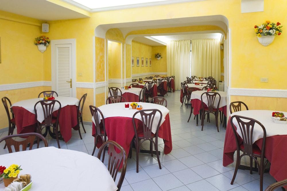 Hotel Milani Roma Esterno foto